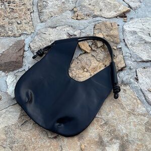 Women’s Huge Black Leather Shoulder Bag - Sleek Minimal Design